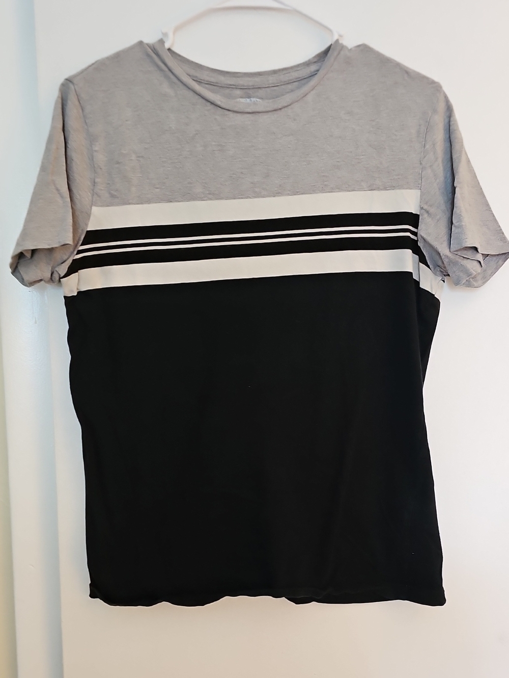 Old Navy Two-Tone Short Sleeve Crew Tee in Gray, Black & Cream